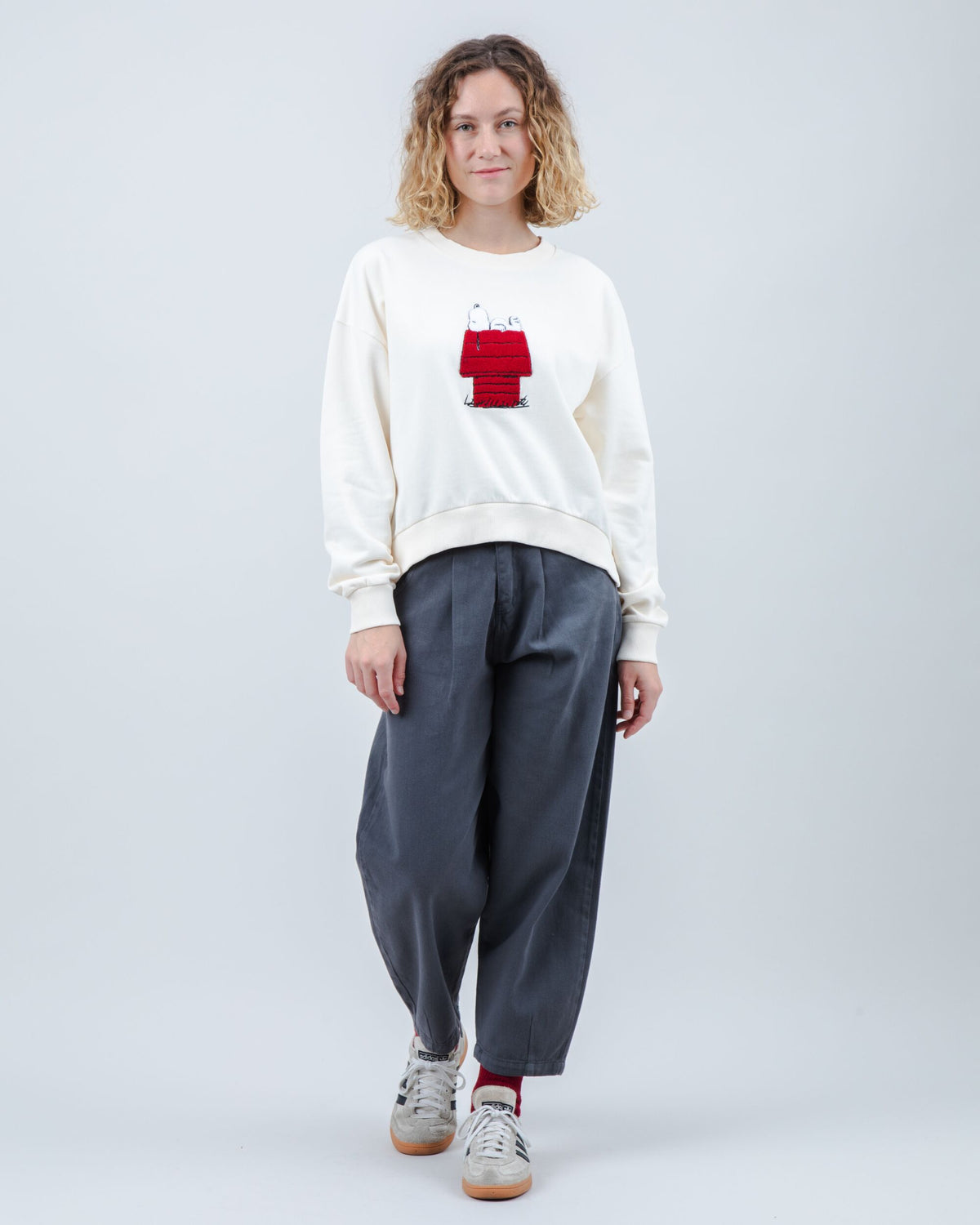 Peanuts Snoopy Doghouse Rounded Cotton Sweatshirt